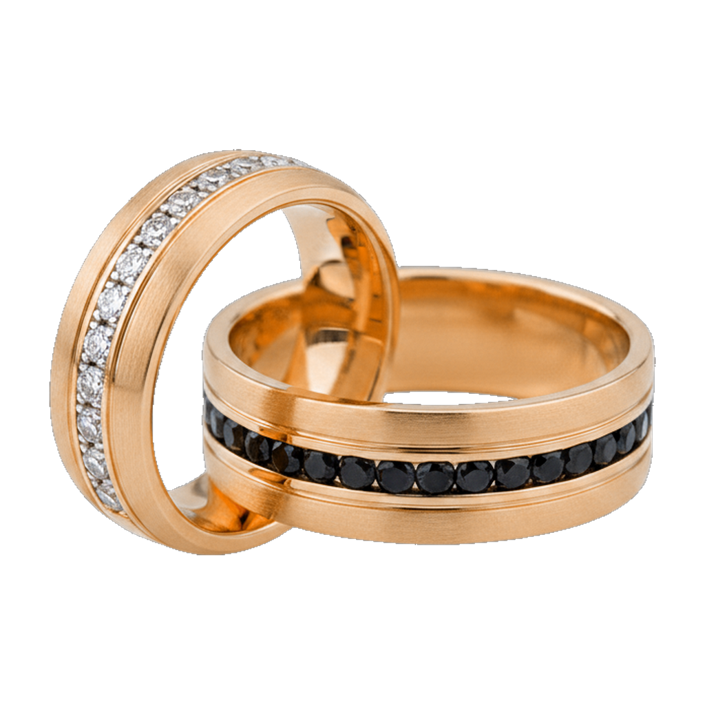 Yellow gold couple ring set detail